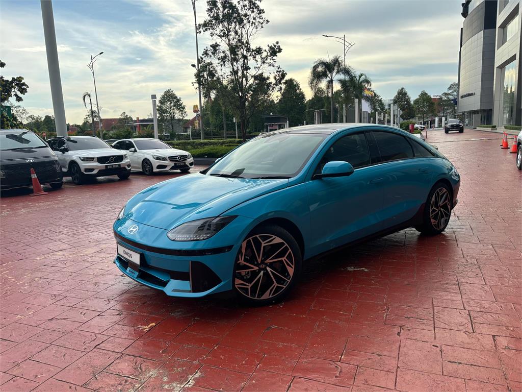 IONIQ 6 DIVE BLUE SOLID 2023