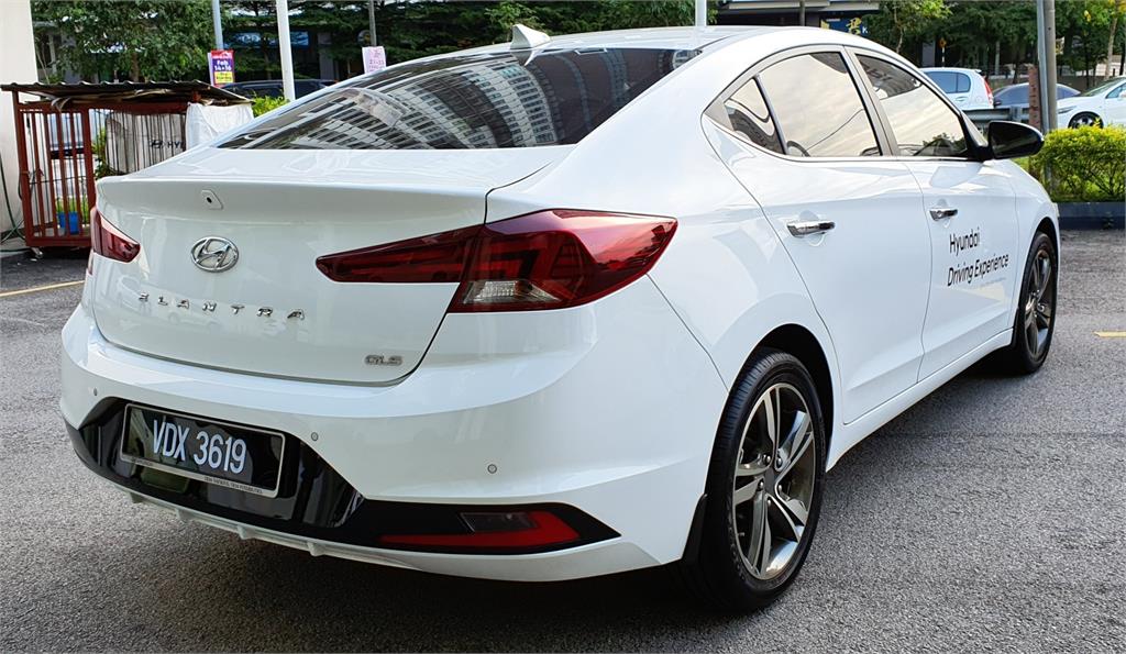 Hyundai elantra r19