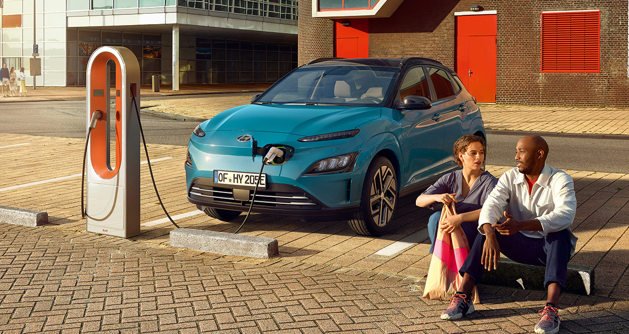 Rapid charging - Just connect to a 100kW DC charging station and you can charge your KONA Electric from 10% to 80% state of charge (SOC) in approximately 47 minutes.